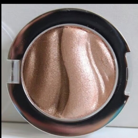 Lot 3 -of Essence 3D Eyeshadow Duo - Irresistible Caramel - Brand New - Picture 7 of 8